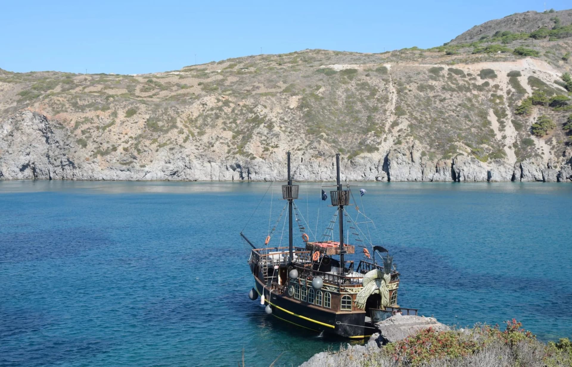 Schiff bei Agios Antonios